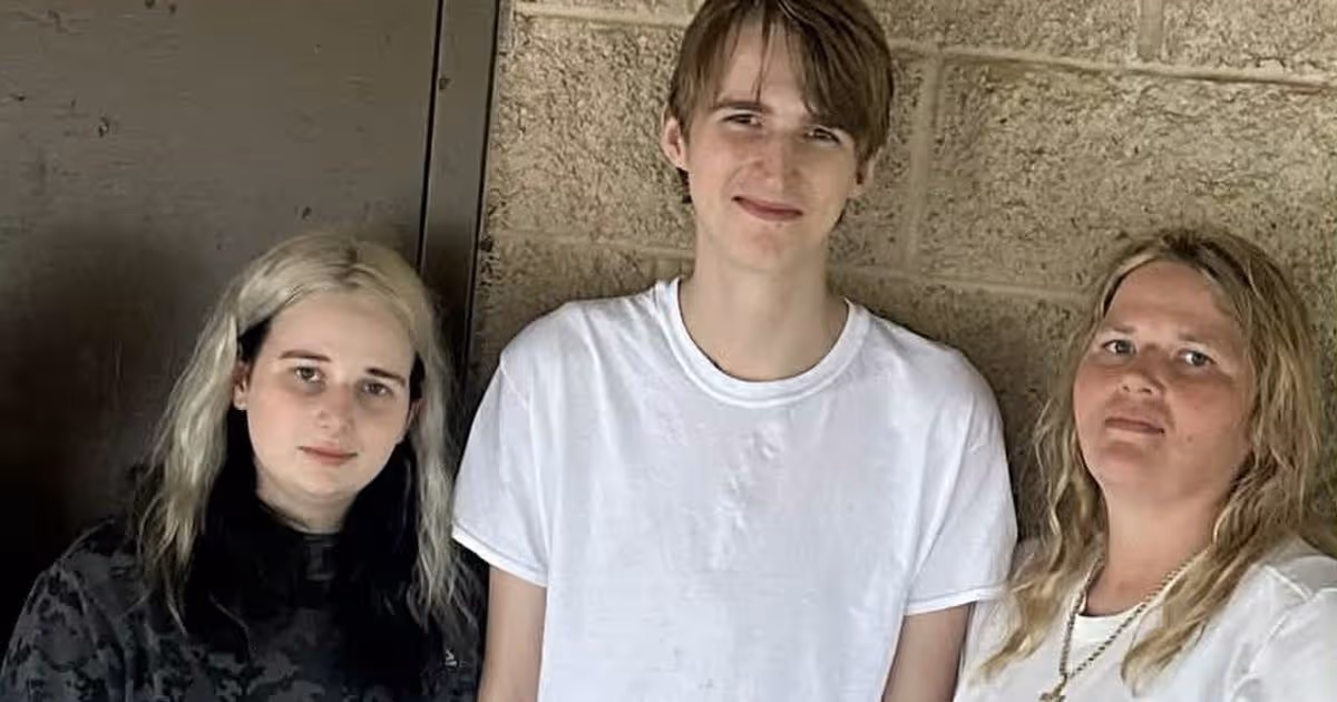 'My teenage son kept his vaping habit secret for two years - then his lung collapsed'