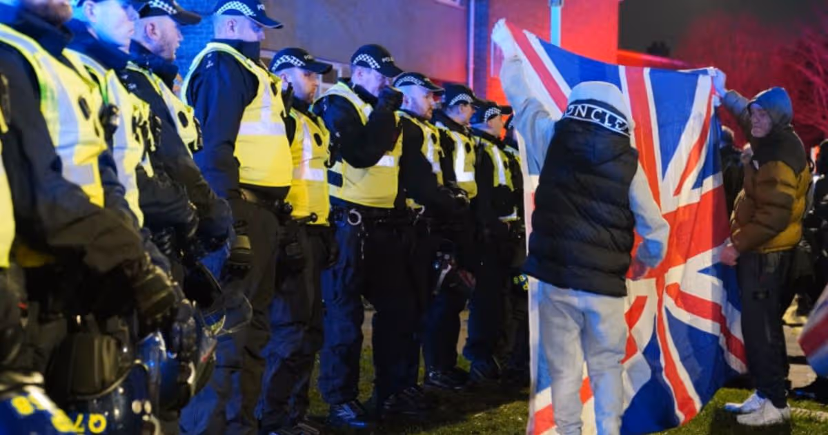 Police issue update after anti-immigrant protest in Edinburgh over 'knife incident'
