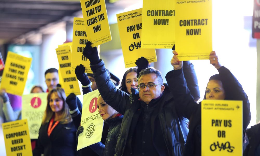 United Airlines, flight attendants reach labor deal, with raises
