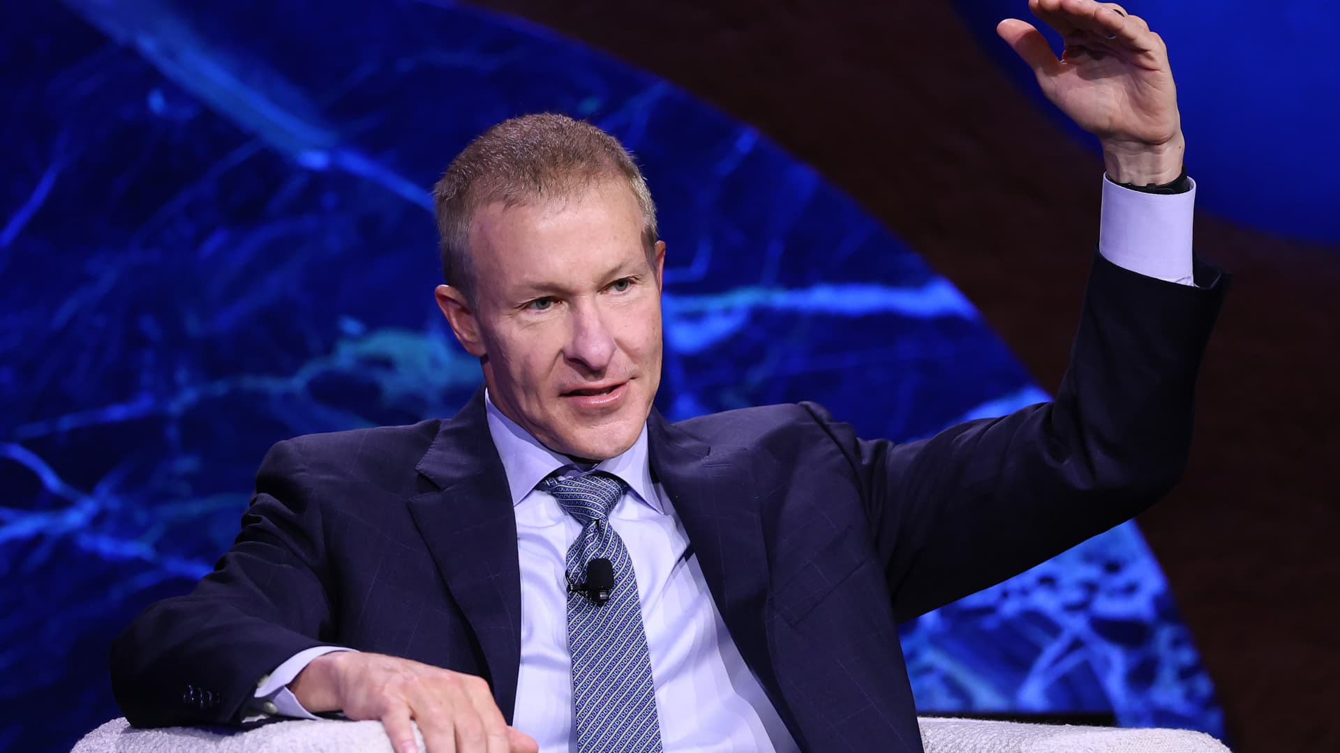 United Airlines CEO says fuel prices will hit first-quarter results