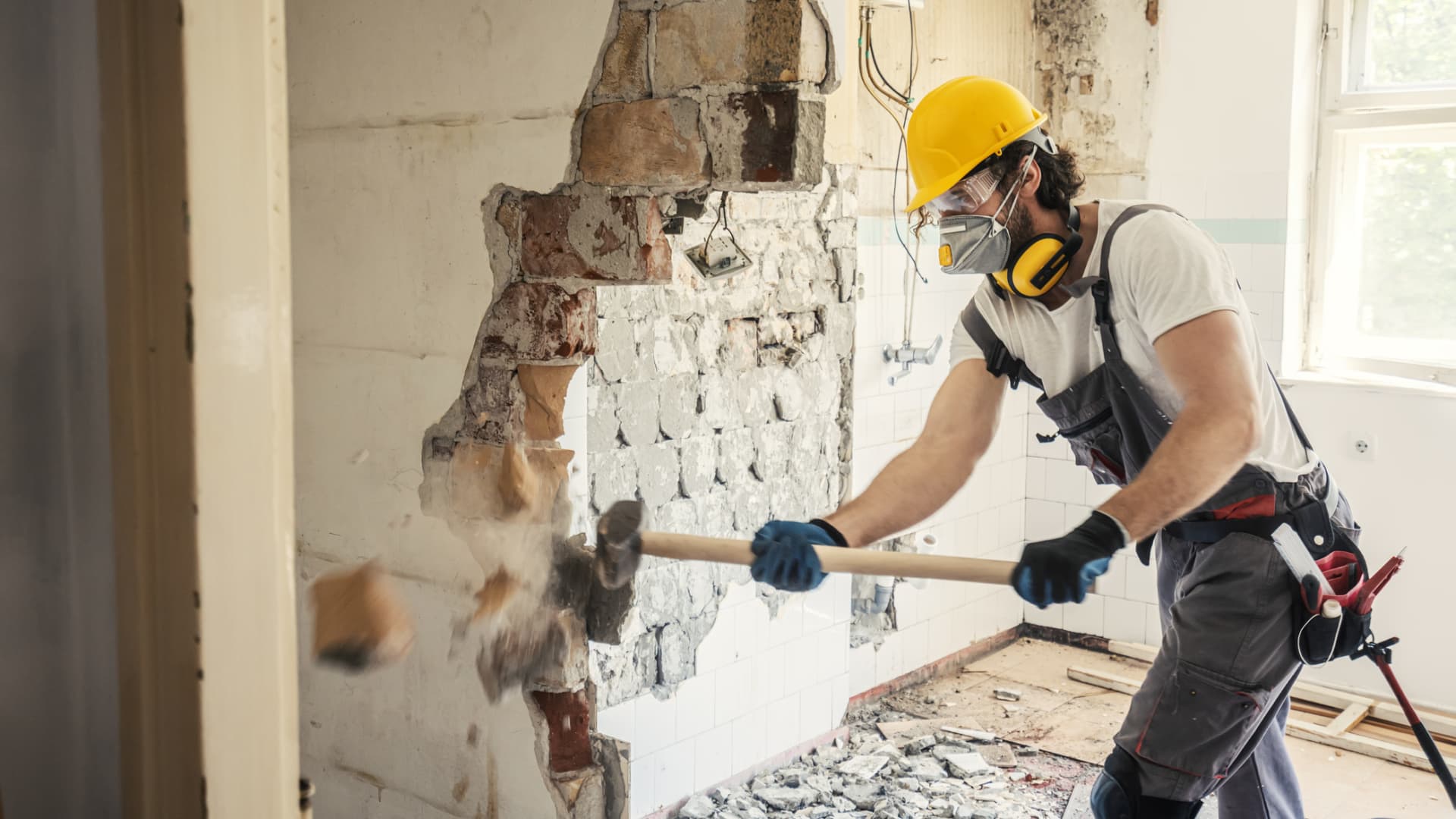 Home flippers see smallest profits since Great Recession, data firm says