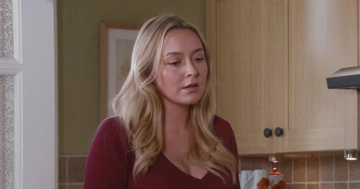 Coronation Street legend catches Megan flirting with Will | Soaps