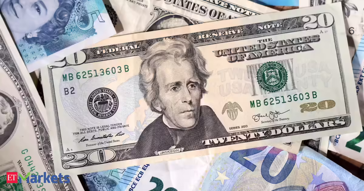 Dollar gains, euro sags as Iran war lifts energy prices