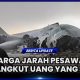 PESAWAT PENGANGKUT UANG JATUH, WARGA BEREBUT LAKUKAN PENJARAHAN