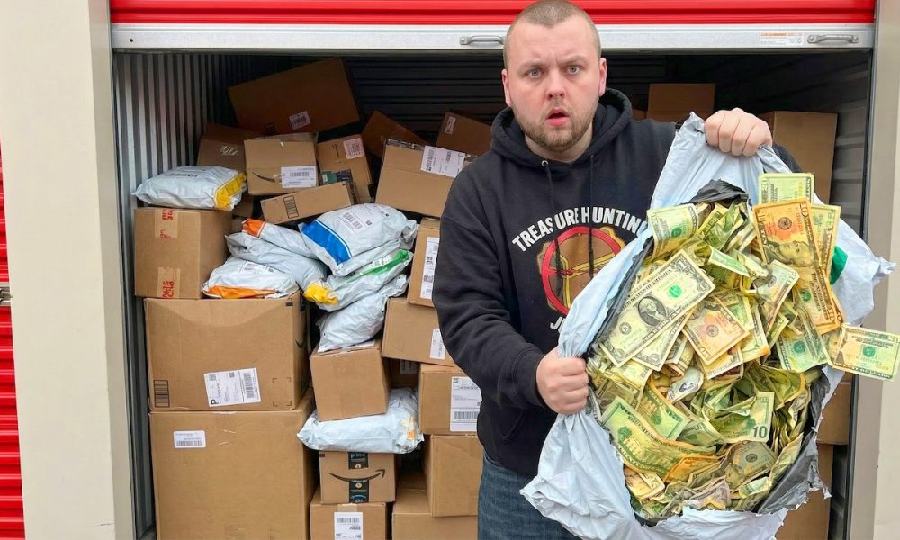 I Bought a MONEY HOARDERS Storage Unit & Look What Was HIDDEN In The Back! (HIDDEN CASH!)