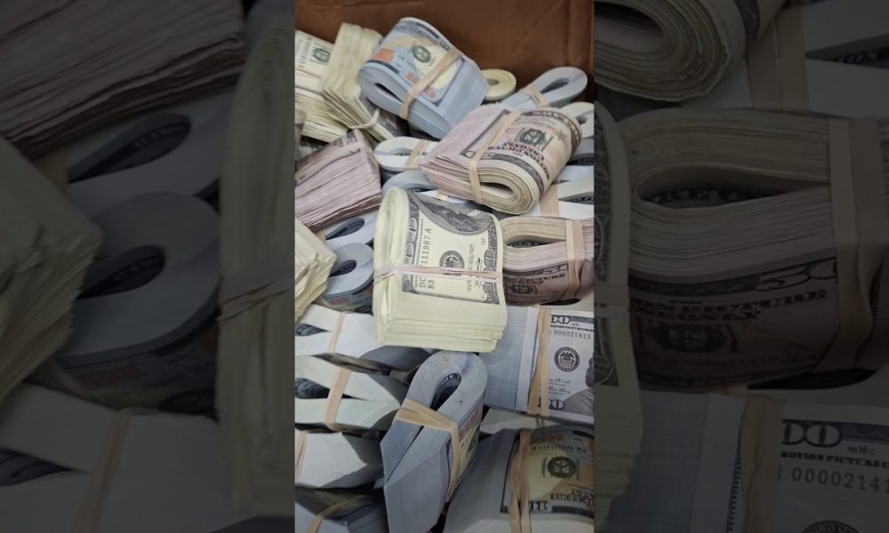 Bank roll money for deposit. #money #motivation #financialindependence