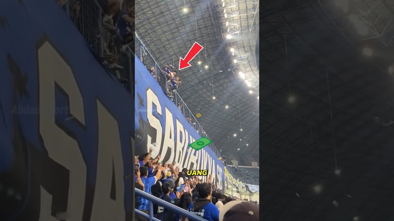 Hujan Uang di Stadion Persib! Bobotoh Bagi-Bagi Uang