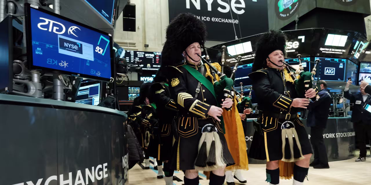 Stocks Can’t Recover While Oil Prices Surge. Why the Fed’s Unlikely to Help.