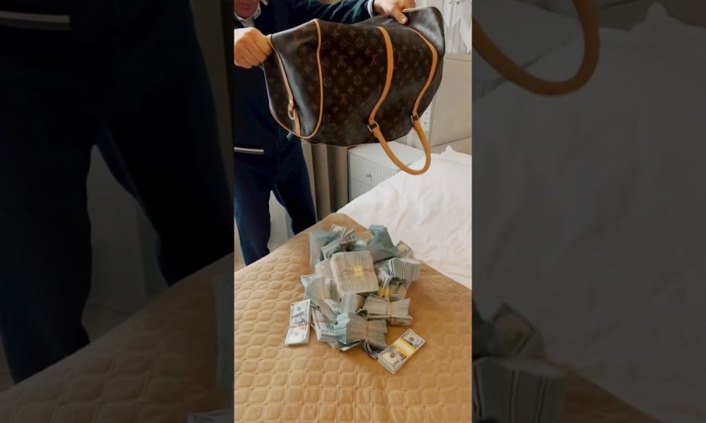 #money #moneymanifesting #cash #dollar