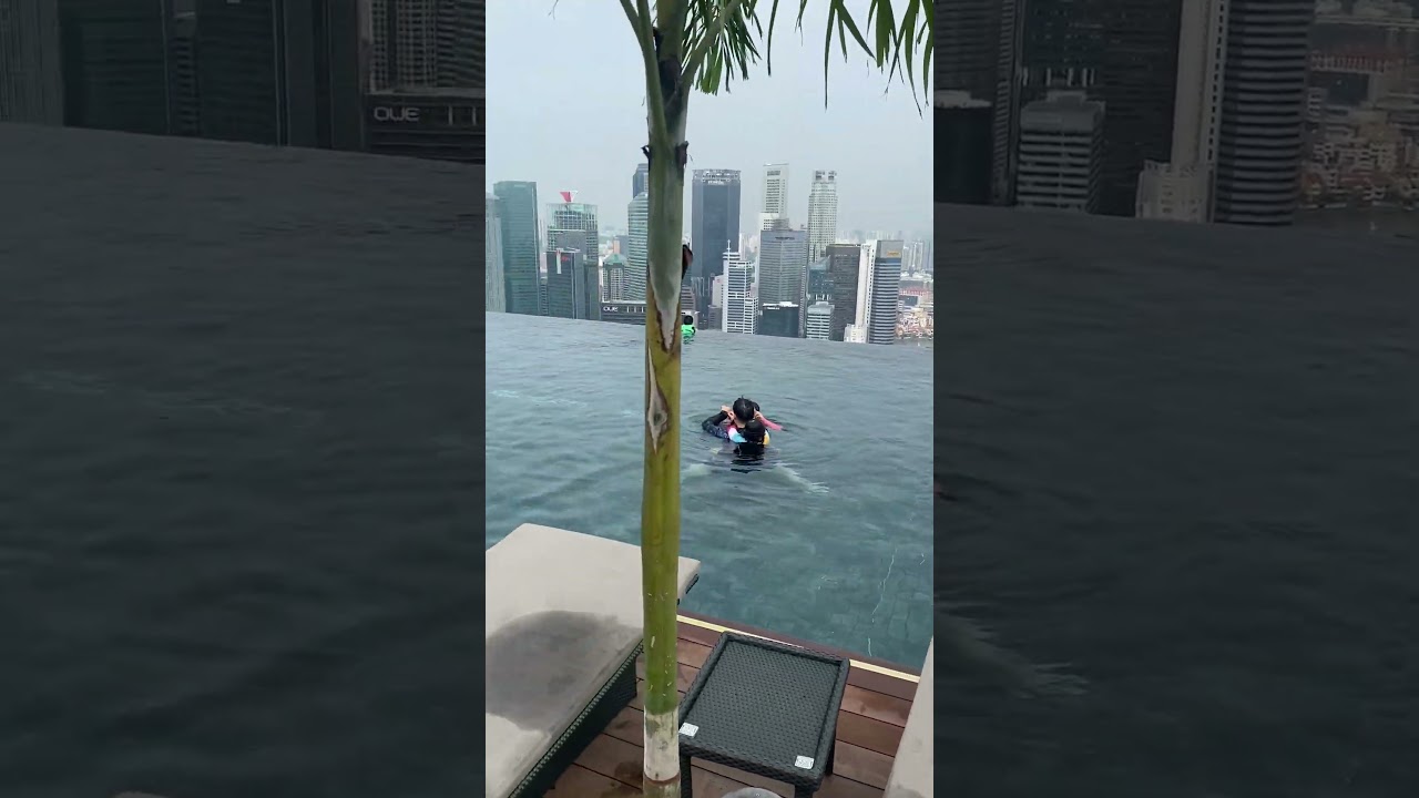 How singapore became financial hub despite its size