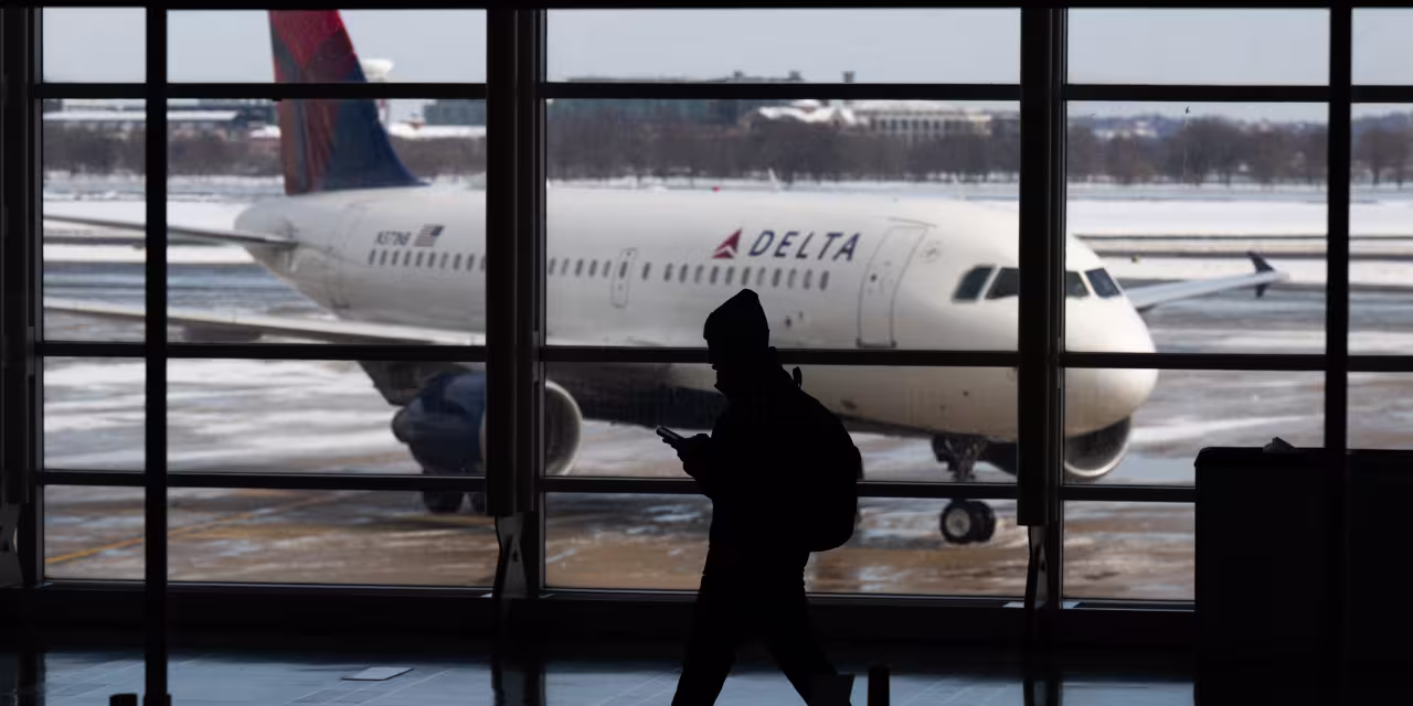 Why Delta and United Can Fly Above the Turbulence in Air Travel