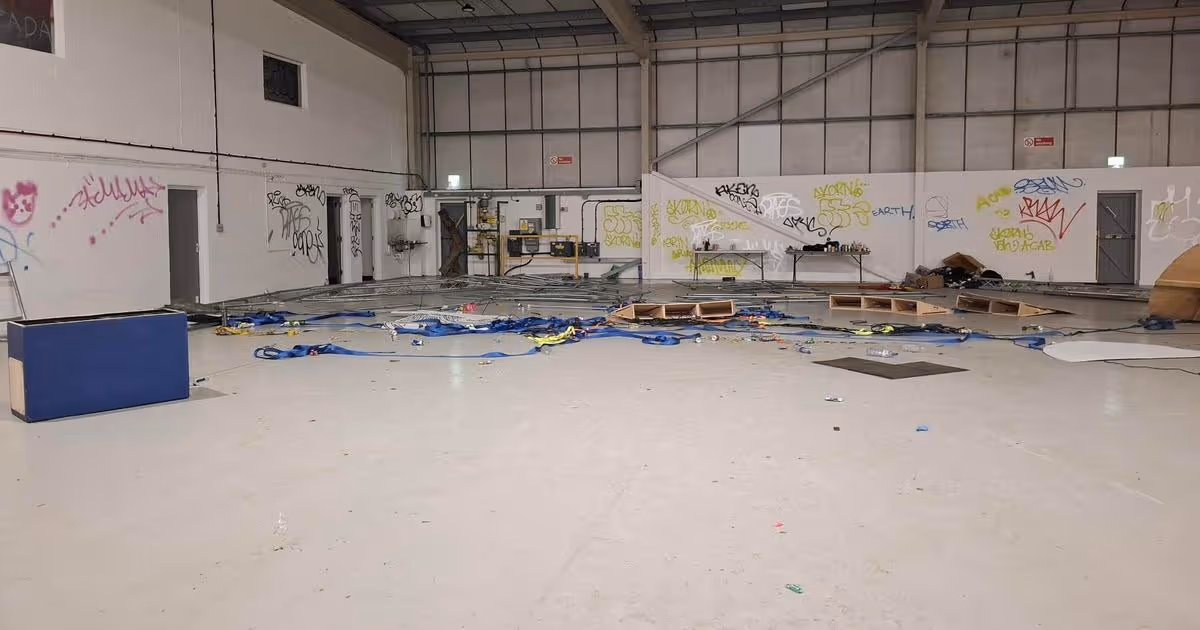 Police shut down 400-person rave