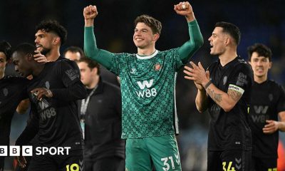 Sunderland players celebrate winning at Leeds