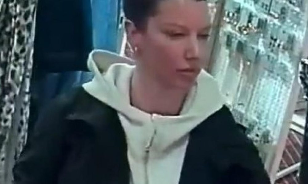 Thief strikes at shop in Kings Street, York - CCTV appeal