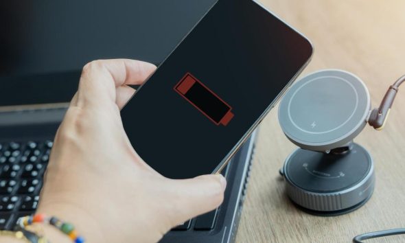 The simple mistake that is killing your phone battery