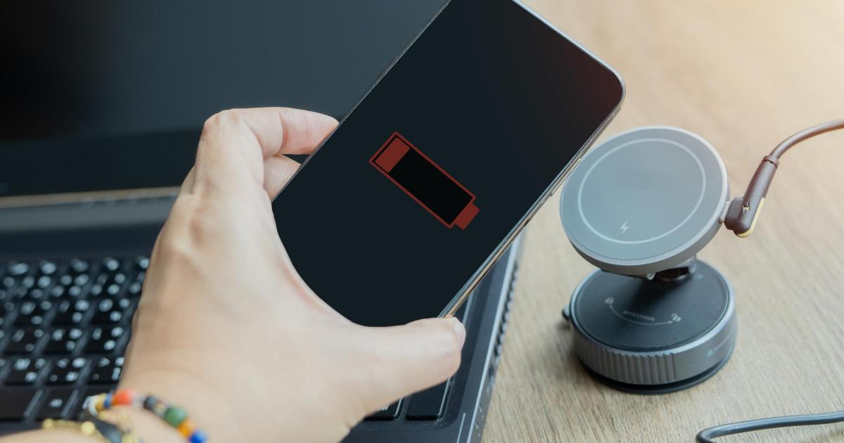 The simple mistake that is killing your phone battery