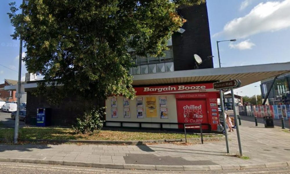 Bargain Booze sign warns against unsavoury cash payments