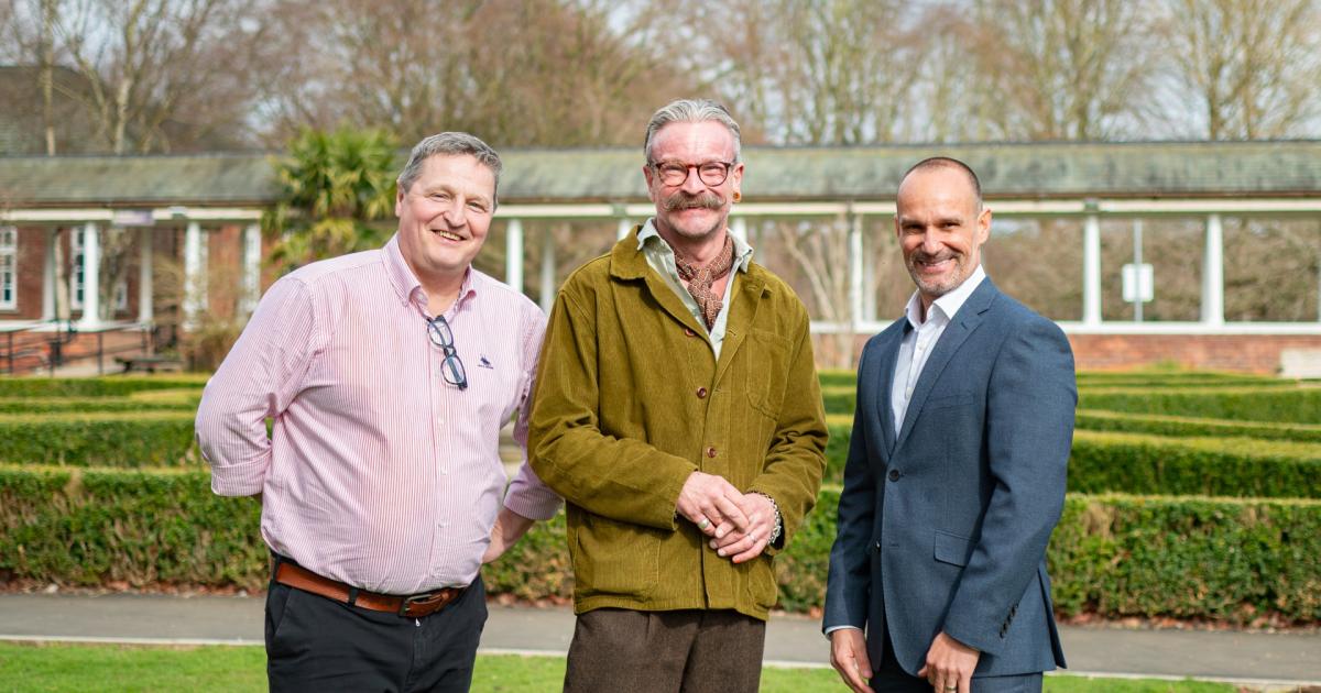 Royal florist inspires East Durham College students