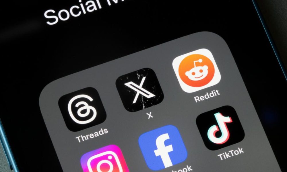 Is X (twitter) down? 1,000s report issues with feed and app