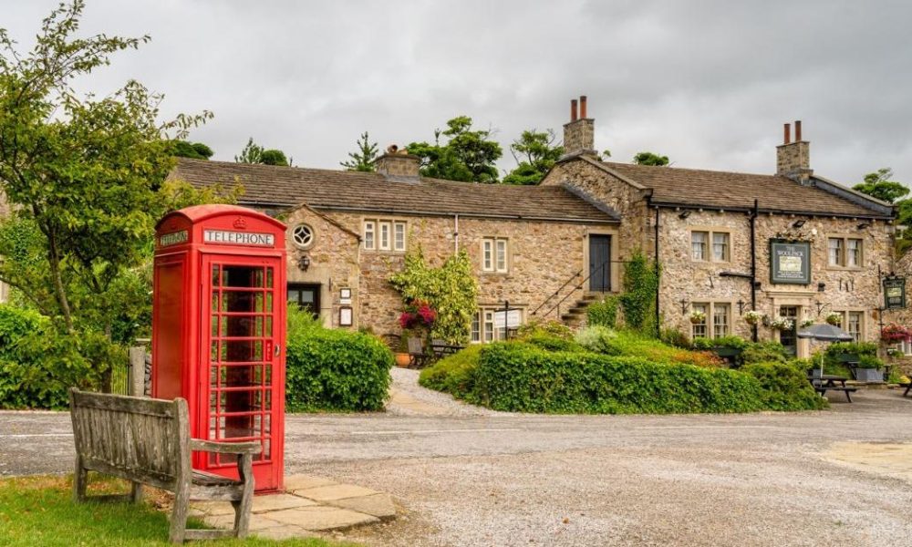 Emmerdale's Lisa Riley issues health update after bad fall