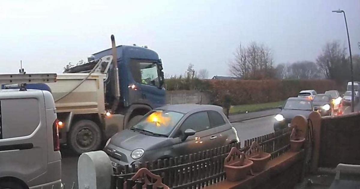 One-way system finally implemented on Dearden Street