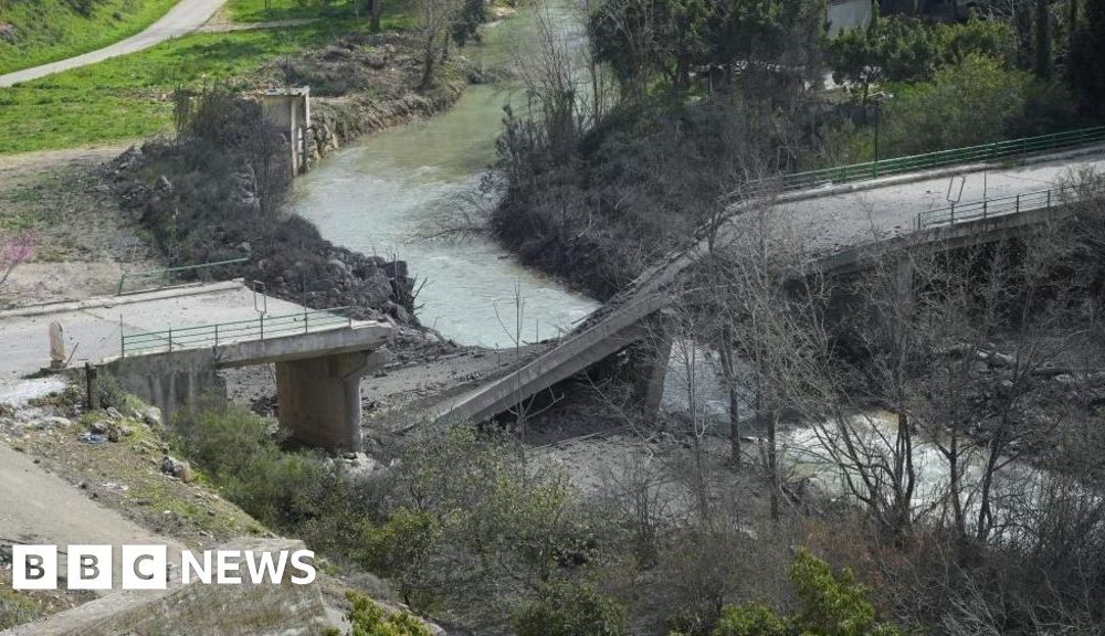 Israel destroys river bridges in southern Lebanon