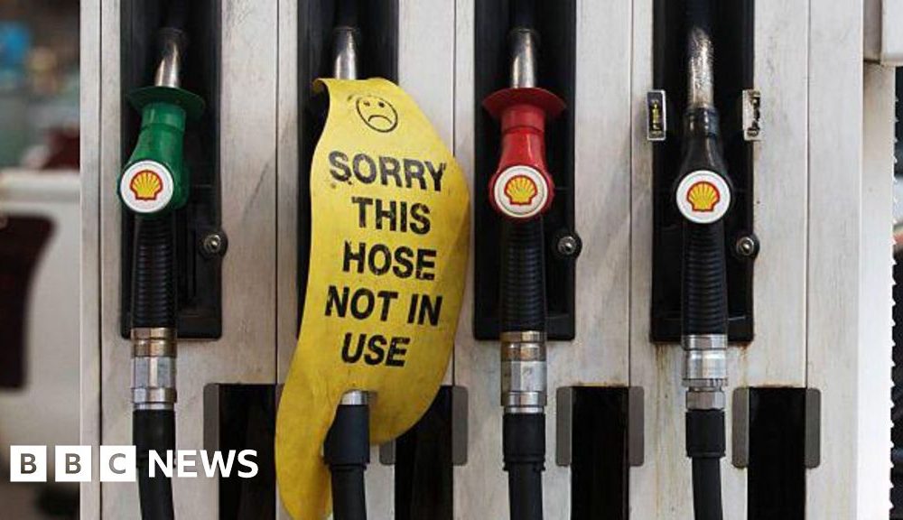Panic buying prompts PM to reassure Australians over fuel supply