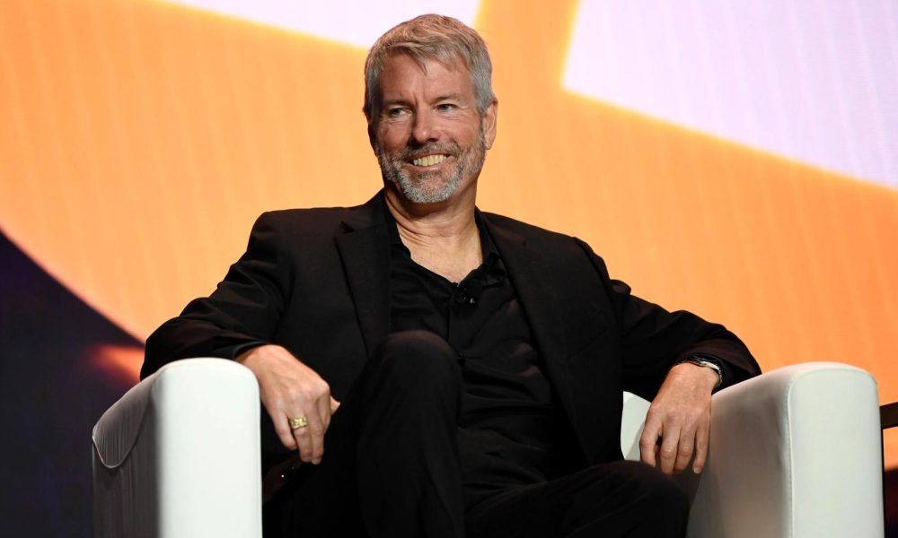 Boris Johnson calling Bitcoin a ‘Ponzi’ draws rebuttal from Michael Saylor and others