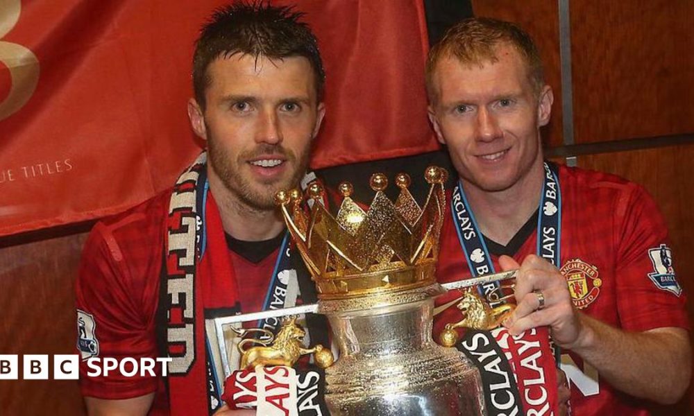 Former Manchester United midfielders Michael Carrick and Paul Scholes