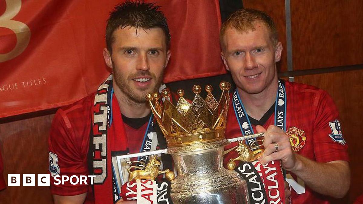 Former Manchester United midfielders Michael Carrick and Paul Scholes