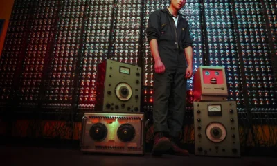 Look Mum No Computer is the alias of music producer and YouTube personality Sam Battle