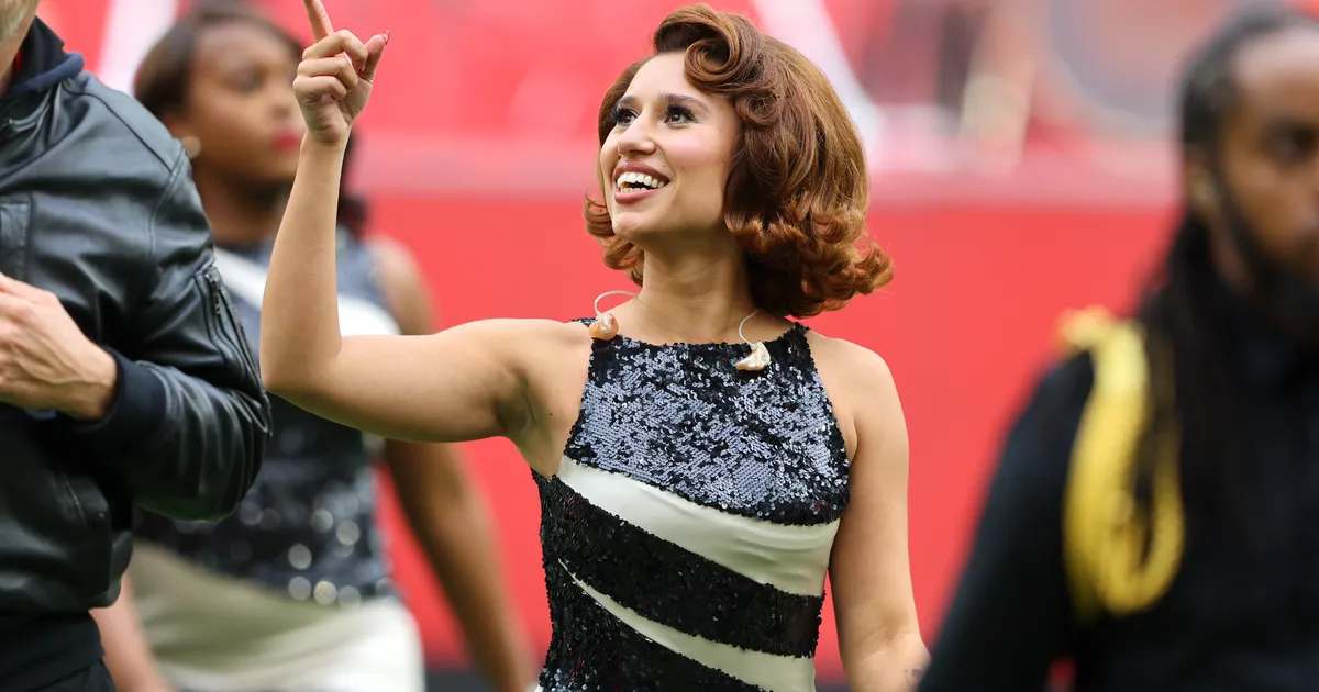 Raye Shares Petty Story Behind Nightingale Lane Pub Blue Plaque