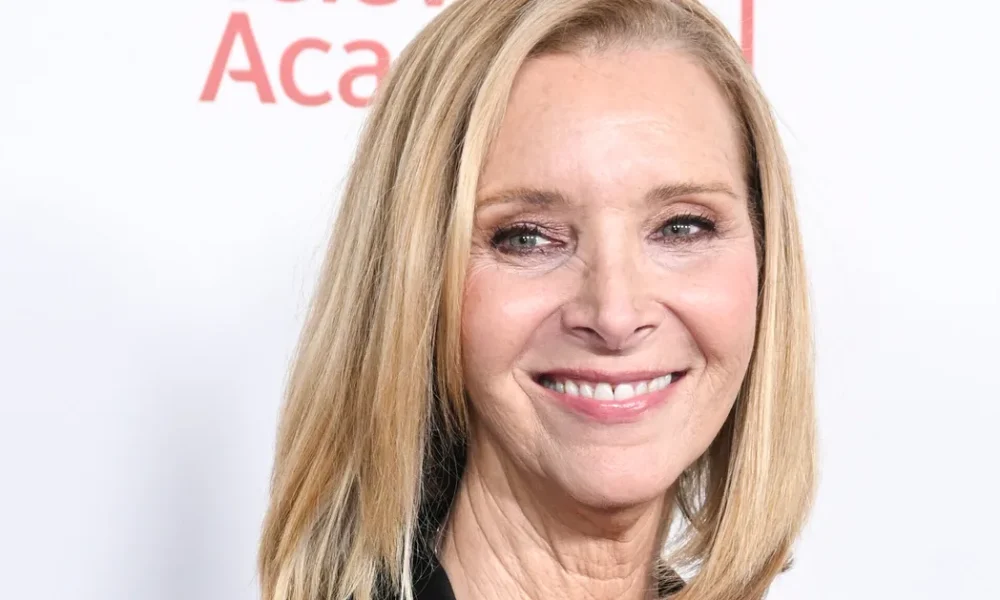Lisa Kudrow Names Friends Season 8 Scene That Had Her Crying With Laughter