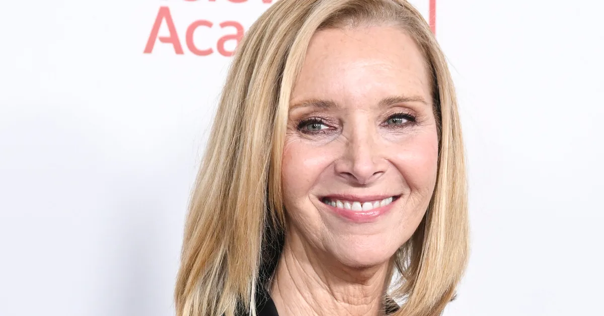 Lisa Kudrow Names Friends Season 8 Scene That Had Her Crying With Laughter