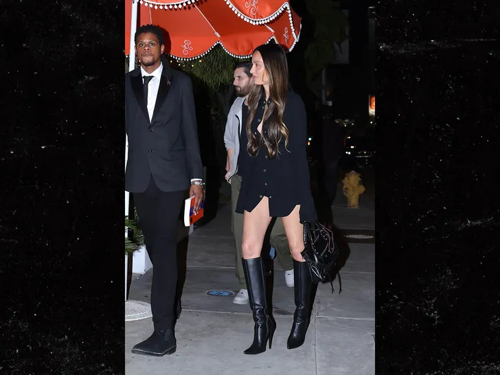 Scott-Disick-and-Chloe-Bartoli-sub-backgrid-1