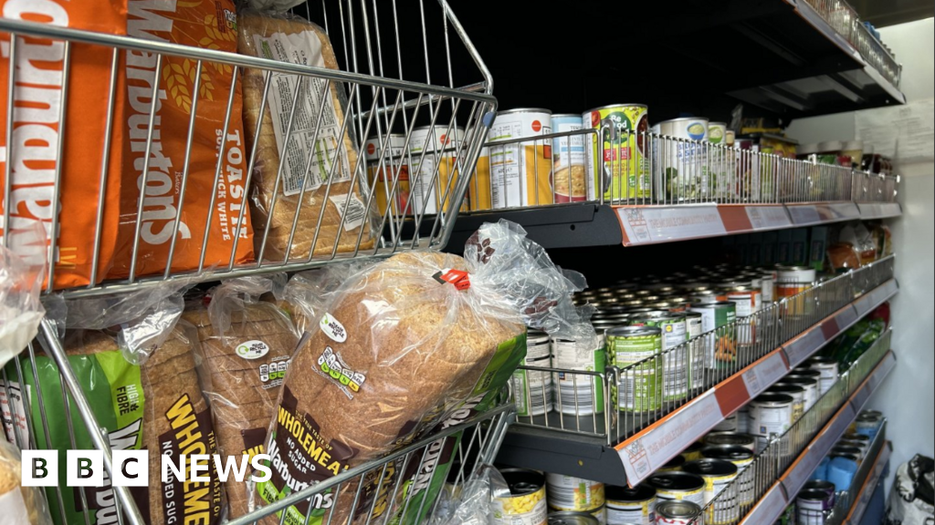 Food pantry shuts as community shop announced