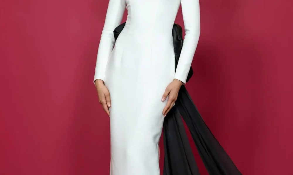 8 Zendaya Stuns In White Louis Vuitton Gown With Black Train At The Drama Paris Premiere