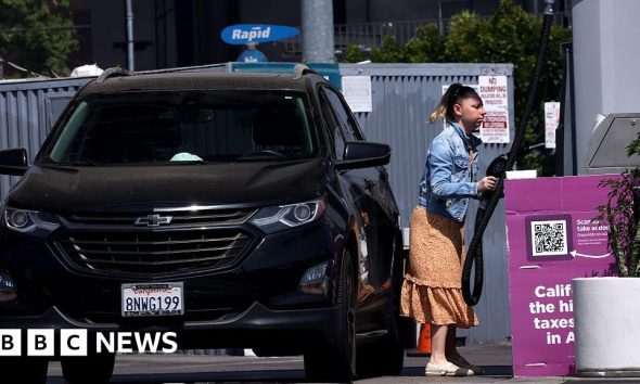 US petrol price tops $4 for first time since 2022