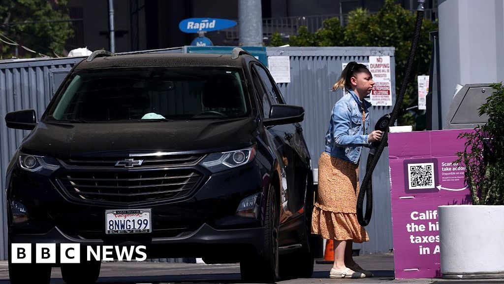 US petrol price tops $4 for first time since 2022