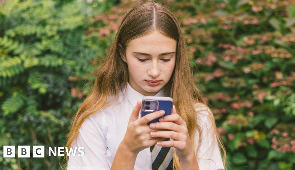 UK teenagers to trial social media bans and digital curfews