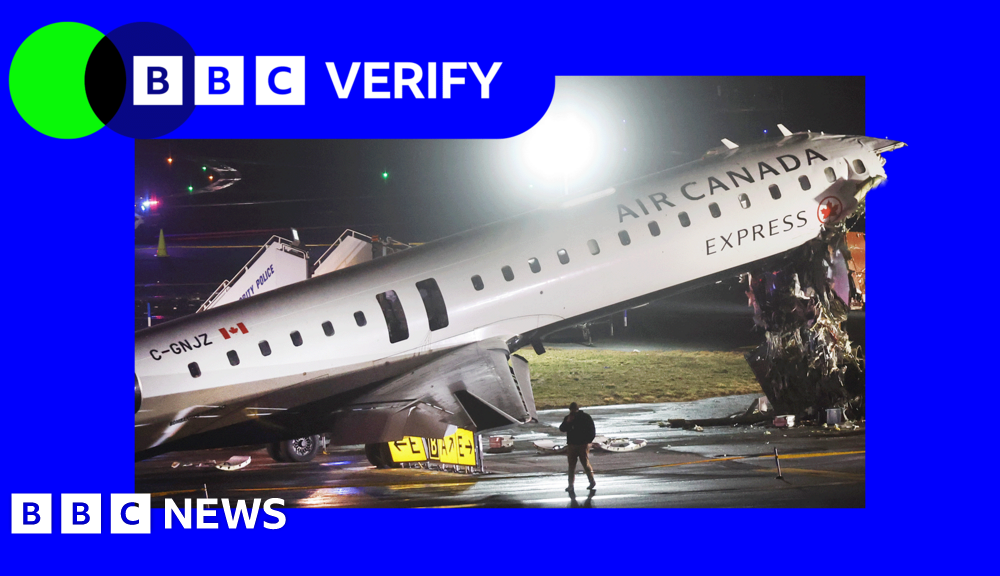 What happened in the seconds before Air Canada plane crashed at LaGuardia