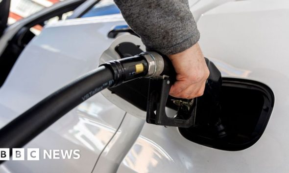 Oil price slides as Trump talks up Iran peace negotiations