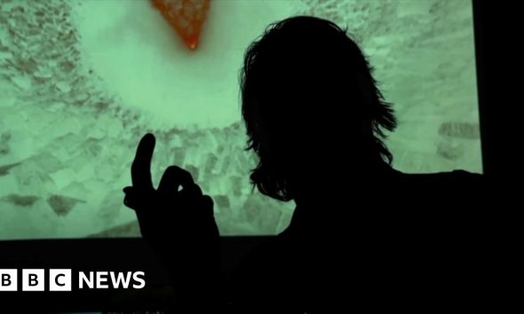 Iranians show daily life under air strikes and regime crackdown