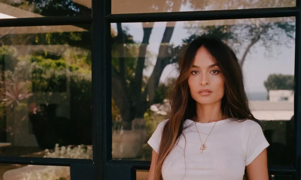 ÉTERNE Founder Chloé Bartoli Shares What to Keep (and Toss) for Your Spring 2026 Closet Cleanout