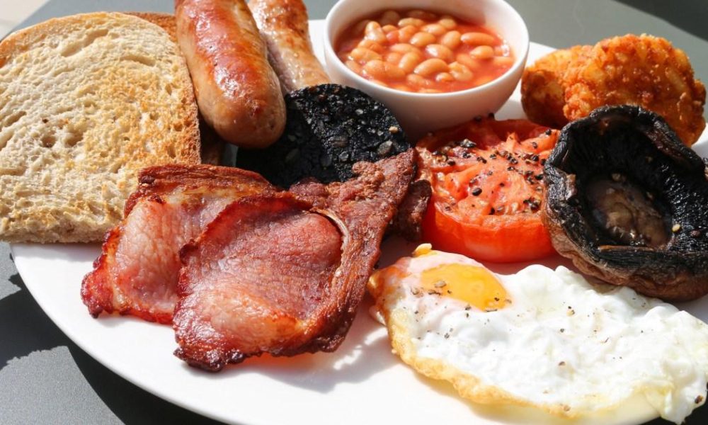 Cafe owner claims 'sponge method' is the secret to cooking ultimate fry-up
