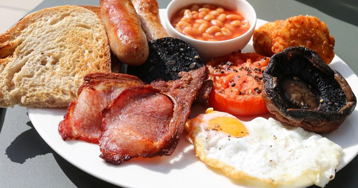 Cafe owner claims 'sponge method' is the secret to cooking ultimate fry-up
