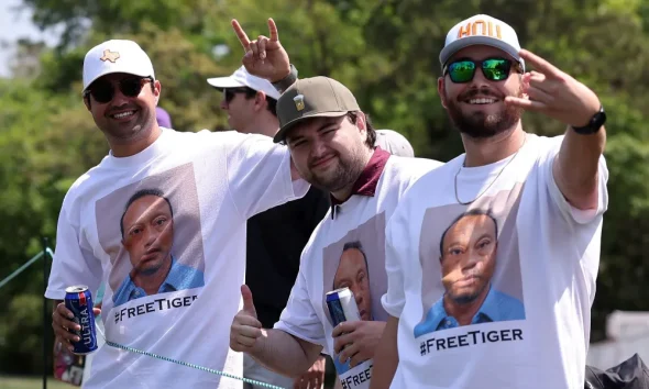 GettyImages-2268811288 Fans wearing Tiger Woods shirts