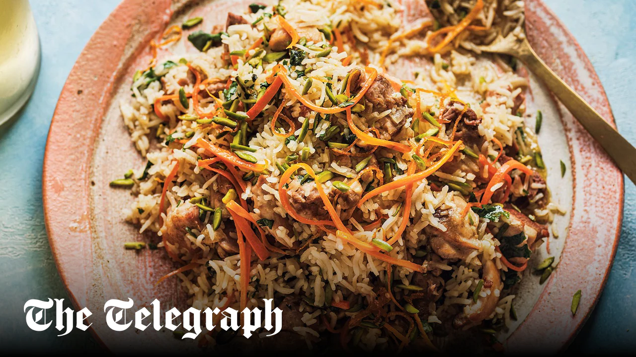 Chicken pilaf with cardamom, carrot and orange