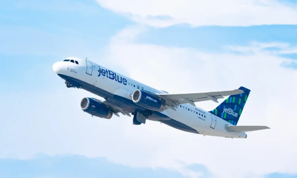 JetBlue flight returns to Rhode Island airport after hitting coyote on runway