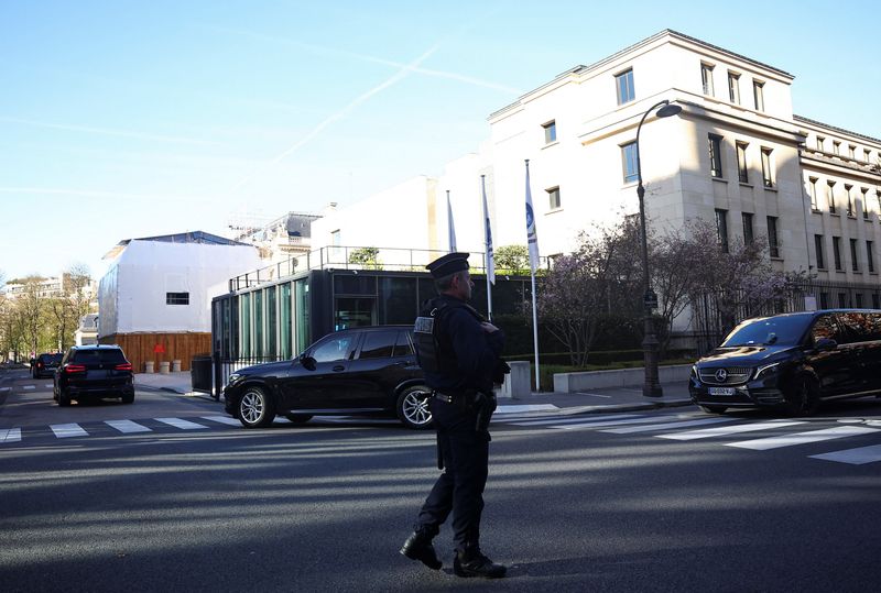 US, China seek to wrap Paris talks on managed trade, agriculture deals for Xi-Trump summit